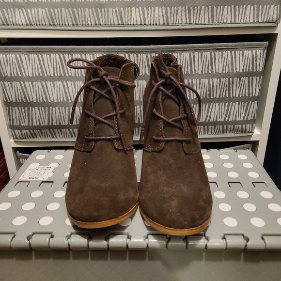 TOMS Chocolate Brown lace up bootie size 9.5 - Picture 2 of 8